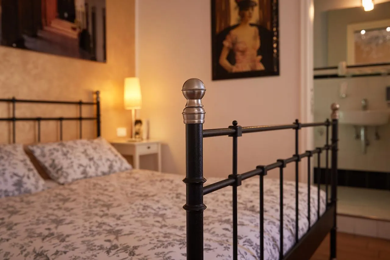 Cento Passi Dal Duomo B&B Arezzo